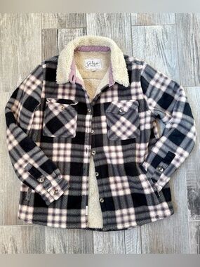 Soho Threads Black & Mauve Plaid Sherpa-Lined Women’s Shacket